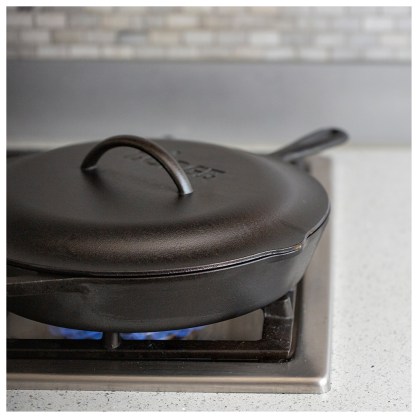 LODGE-Cast-Iron-Lid-30,48-cm-03