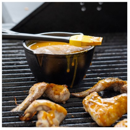 LODGE Cast Iron Melting Pot with Silicone Brush