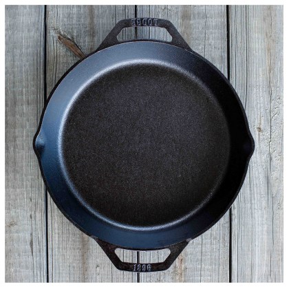 LODGE-Cast-Iron-Pan-2-Handles-30.48-cm-04