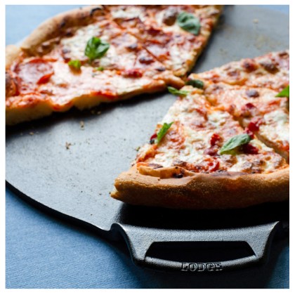 LODGE-Cast-Iron-Pan-for-Pizza-39,40-cm-03