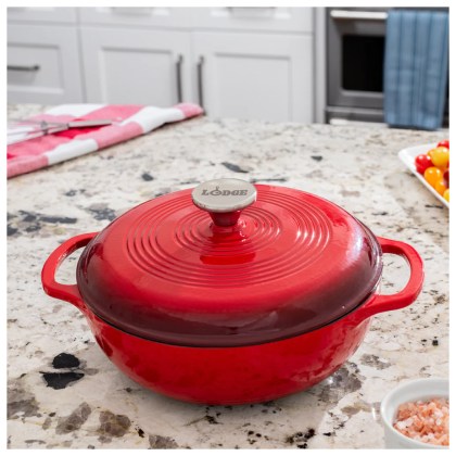 LODGE Cast Iron Pot - Pot With Enamel Porcelain Coating 2.8 lt Red