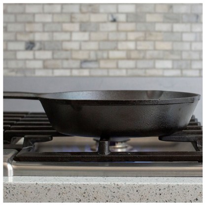 LODGE Cast Iron Skillet 22.86 cm