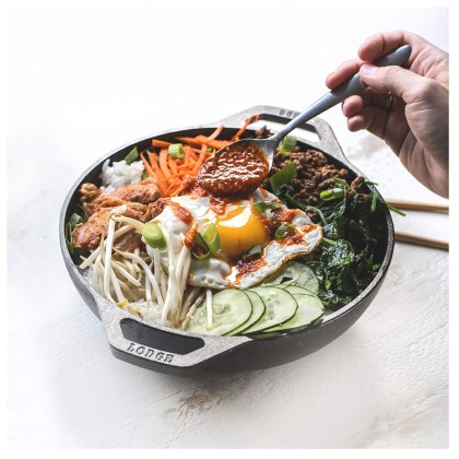 LODGE-Cast-Iron-Wok-22,86-cm-03