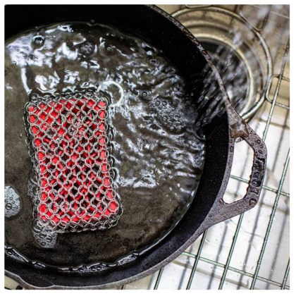 LODGE Chainmail Scrubbing Pad with Silicone