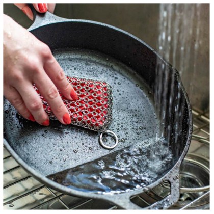 LODGE Chainmail Scrubbing Pad with Silicone