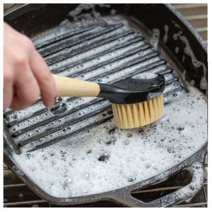 LODGE-Cleaning-Brush-25,4-cm-04
