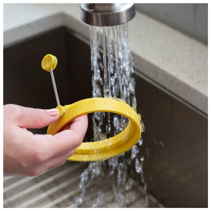 LODGE-Silicone-Egg-Ring-03
