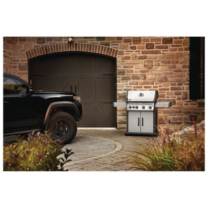 Napoleon-Rogue-525-XT-Stainless-Steel-03
