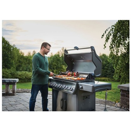 Napoleon-Rogue-625-SE-Stainless-Steel-05