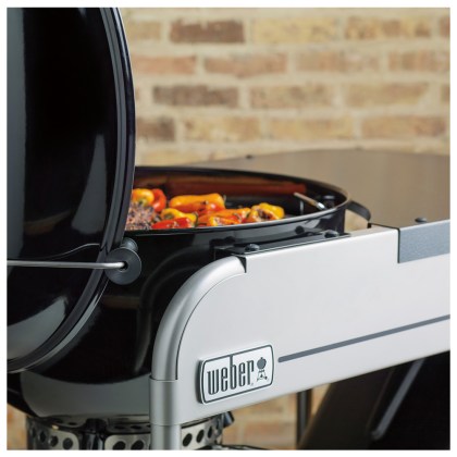 WEBER PERFOMER Deluxe 57cm Black